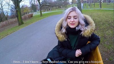 Sväljer en främlings het sperma för pengar - avsugning i parken av Eva Elfie